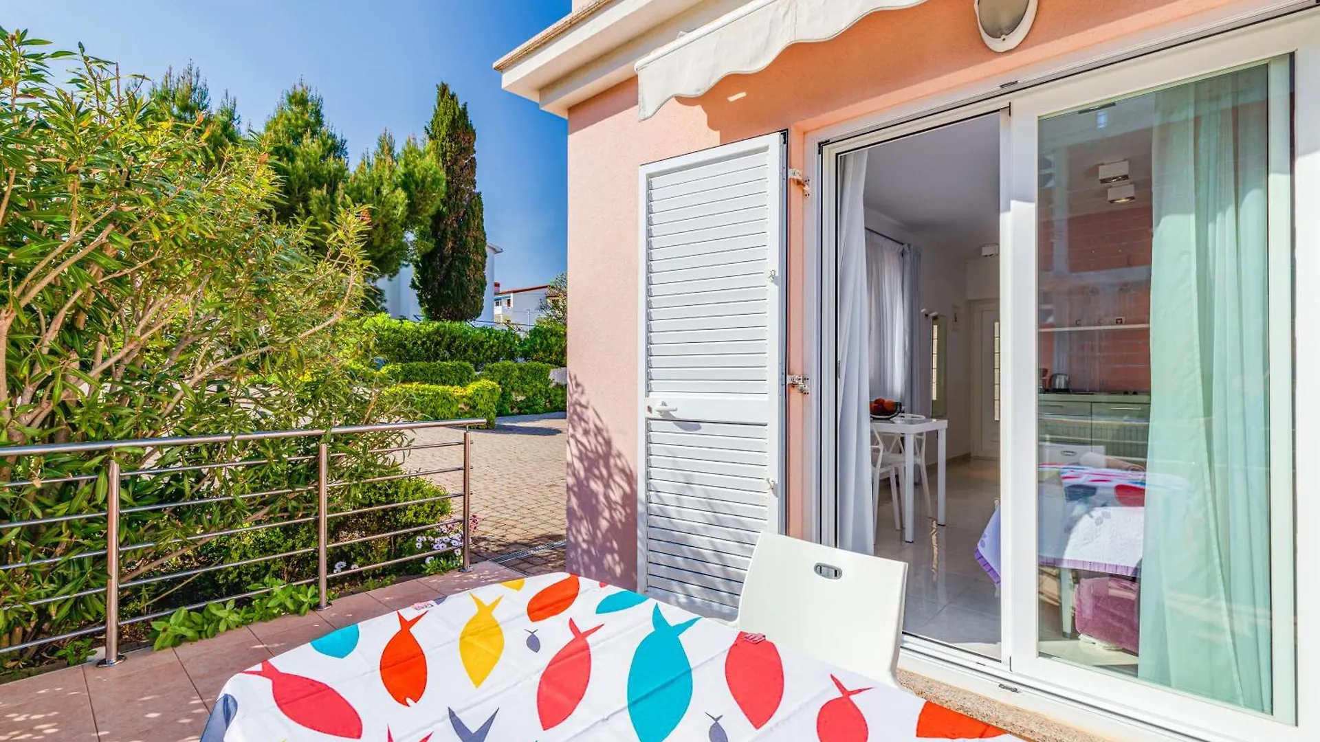 Studio Daisy With A Garden Baska  Apartment